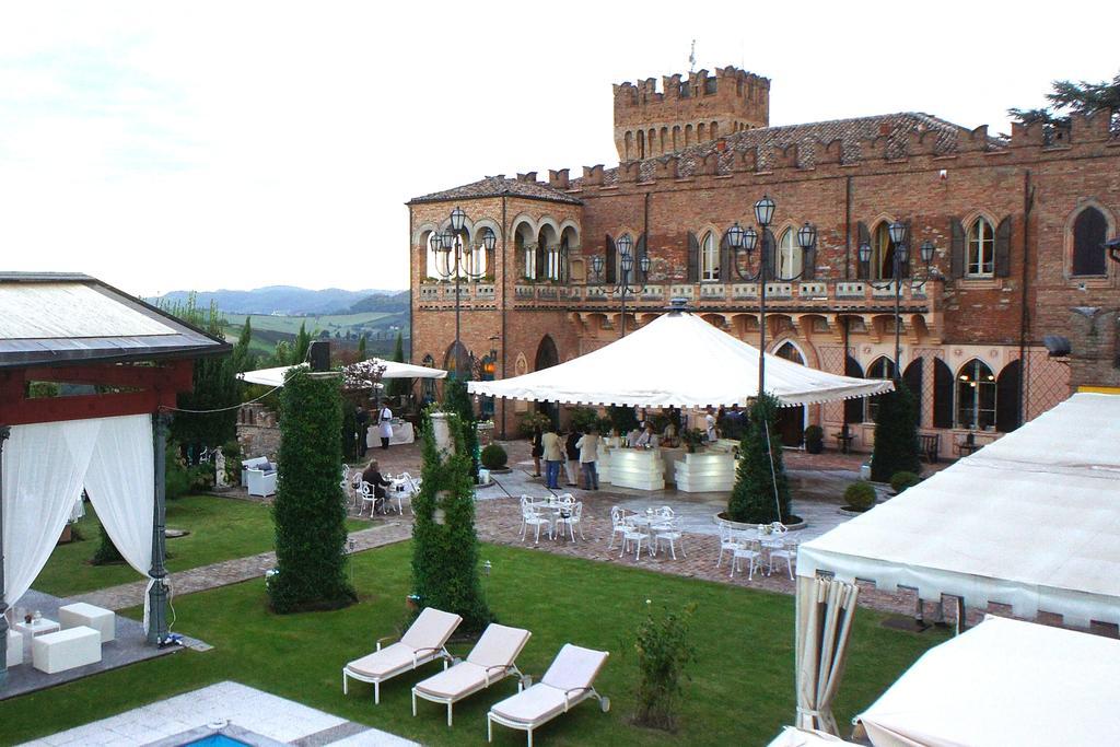 Castello Di Mornico Losana Esterno foto