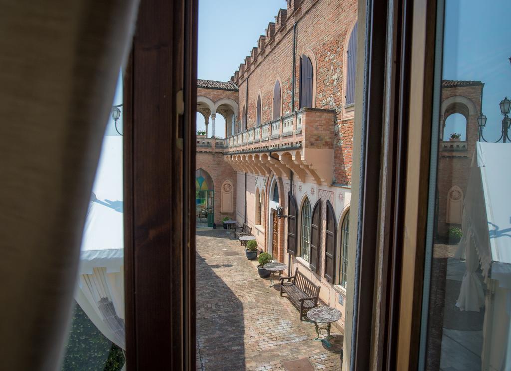 Castello Di Mornico Losana Esterno foto